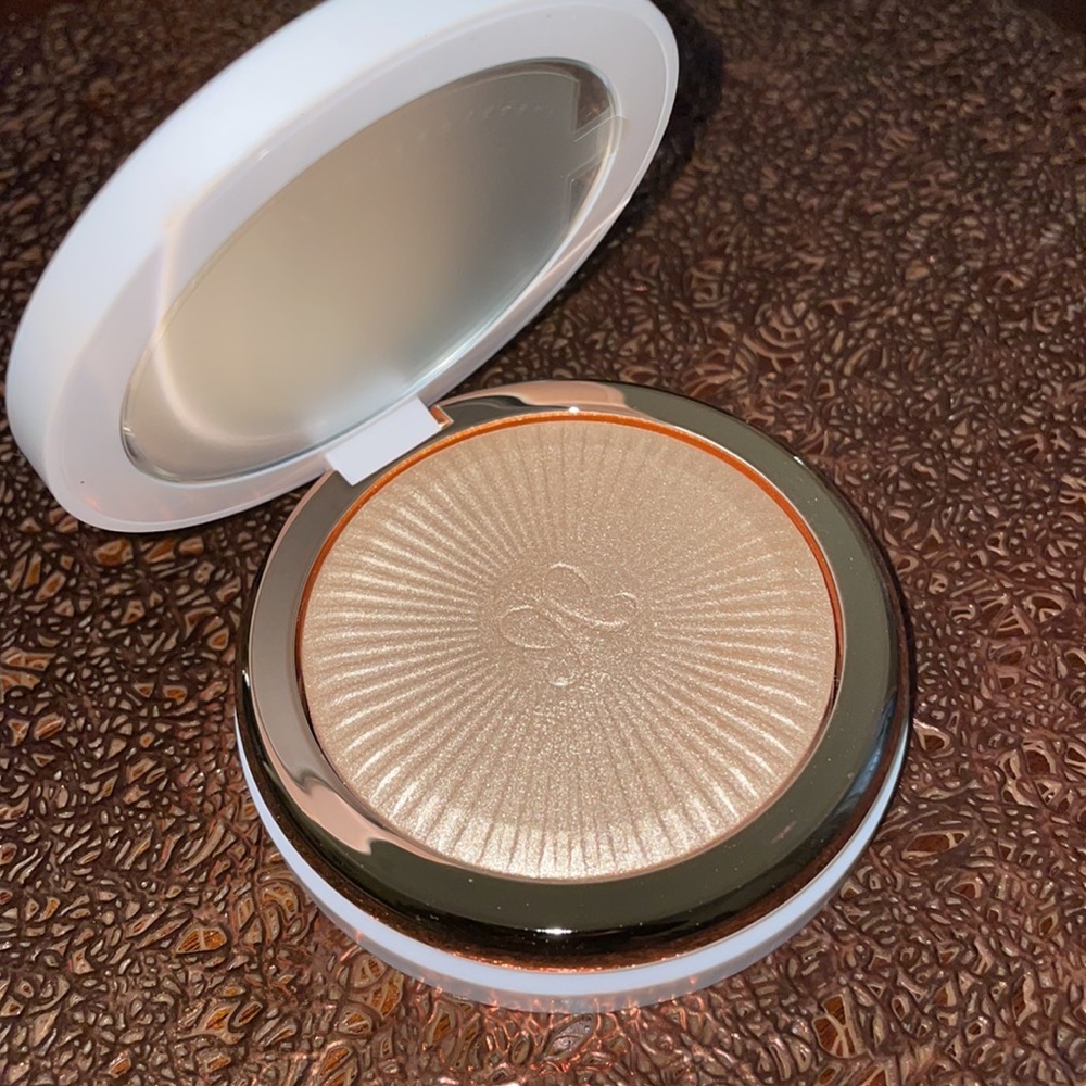 PRICE DROP Glow seeker highlighter “sun idol”